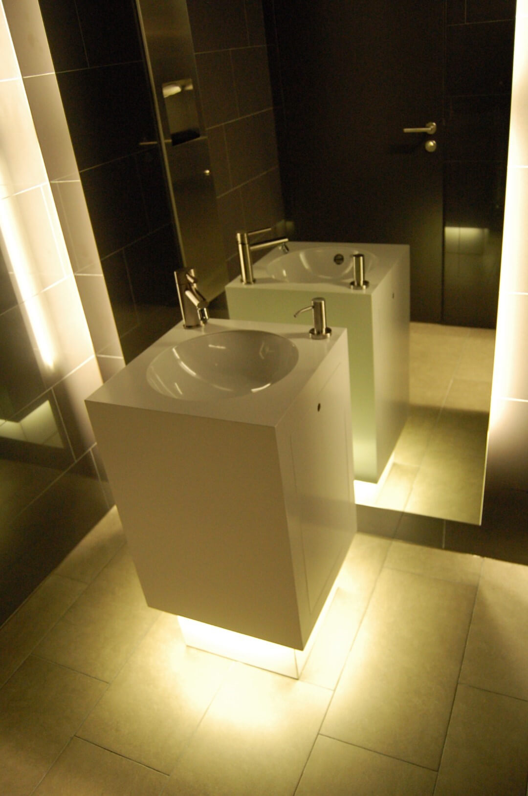 Freistehendes Lavabo